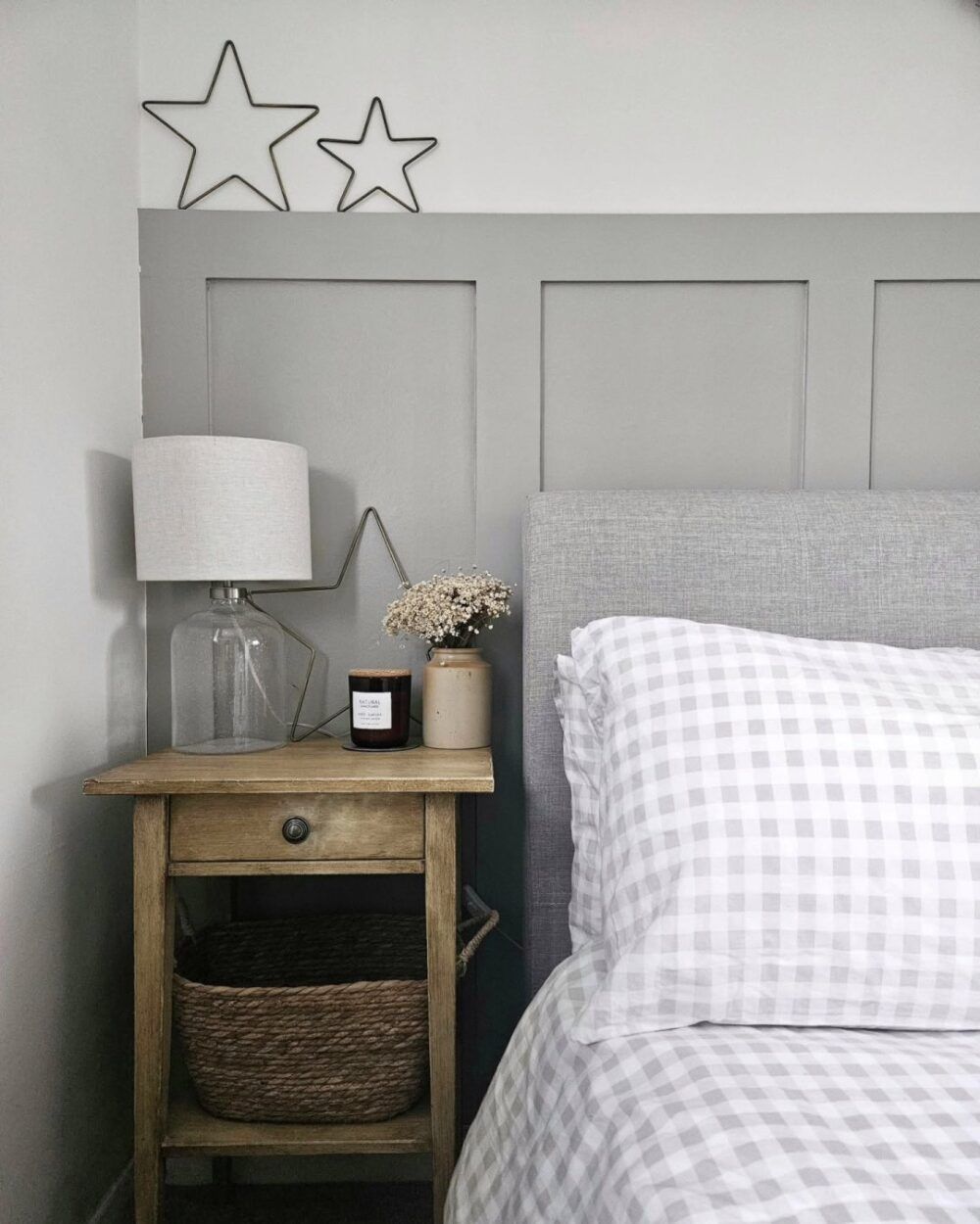 @aimeeloves_x UCG instagram grey bedroom with gingham bedding and grey panelled wall and star decor